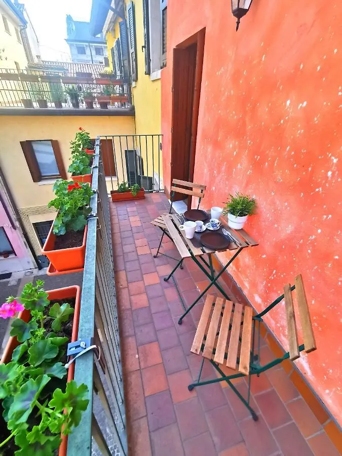 Old Town Apartment With Terrace - Live Love Lake Peschiera del Garda 0*,