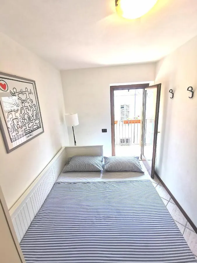 Old Town Apartment With Terrace - Live Love Lake Peschiera del Garda