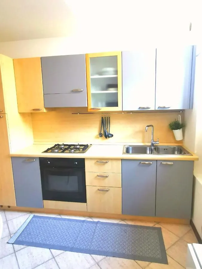 Old Town Apartment With Terrace - Live Love Lake Peschiera del Garda Italy