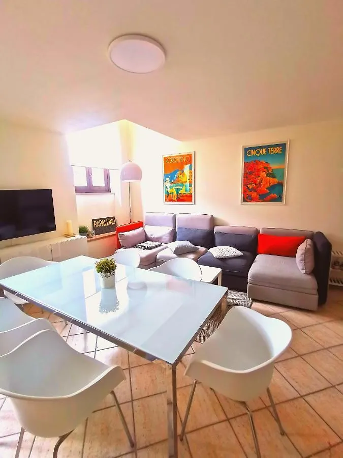 Old Town Apartment With Terrace - Live Love Lake Peschiera del Garda Italy