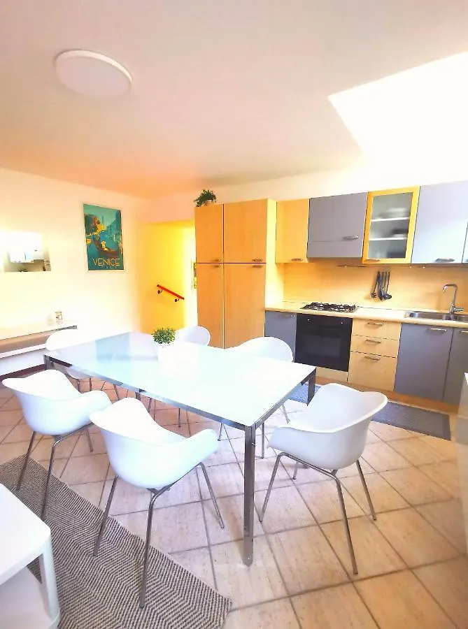 Old Town Apartment With Terrace - Live Love Lake Peschiera del Garda