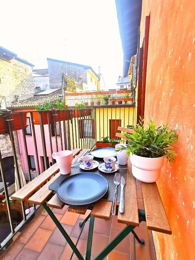 Old Town Apartment With Terrace - Live Love Lake Peschiera del Garda