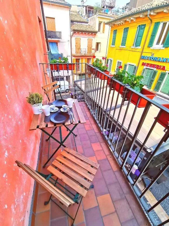 Old Town Apartment With Terrace - Live Love Lake Peschiera del Garda 0*,