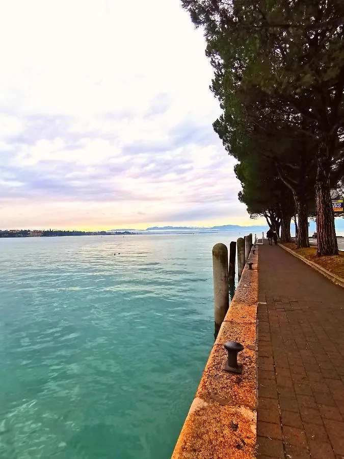 Old Town Apartment With Terrace - Live Love Lake Peschiera del Garda