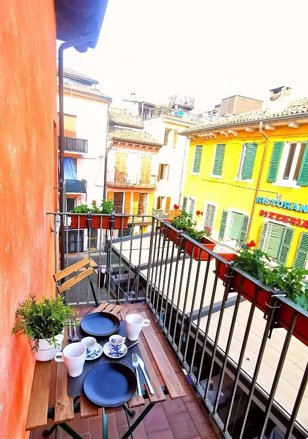 Old Town Apartment With Terrace - Live Love Lake Peschiera del Garda