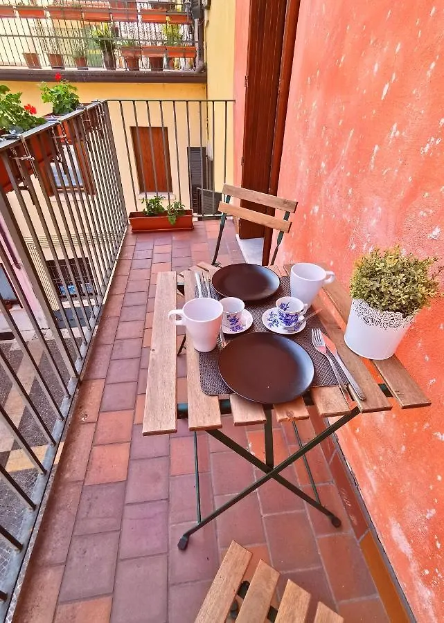 Old Town Apartment With Terrace - Live Love Lake Peschiera del Garda 0*,  Italy