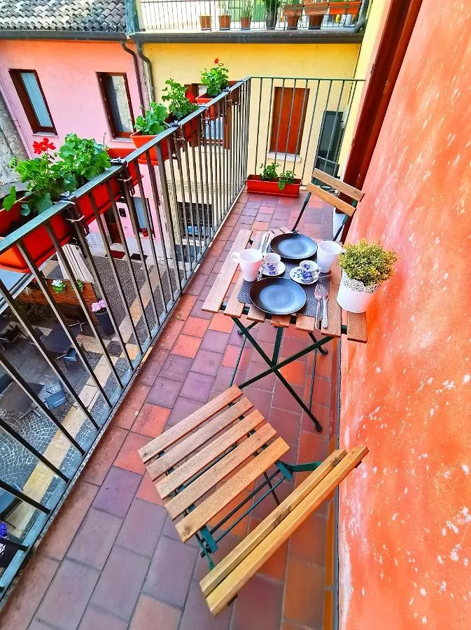 Old Town Apartment With Terrace - Live Love Lake Peschiera del Garda