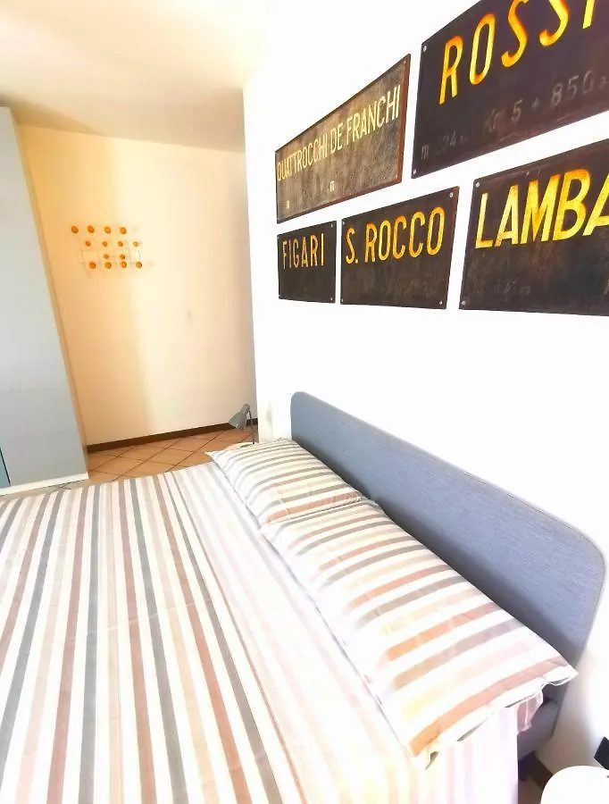 Old Town Apartment With Terrace - Live Love Lake Peschiera del Garda