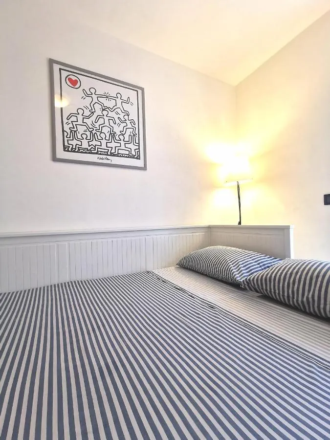 Old Town Apartment With Terrace - Live Love Lake Peschiera del Garda Italy