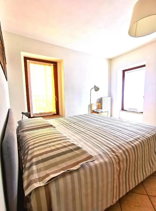 Old Town Apartment With Terrace - Live Love Lake Peschiera del Garda