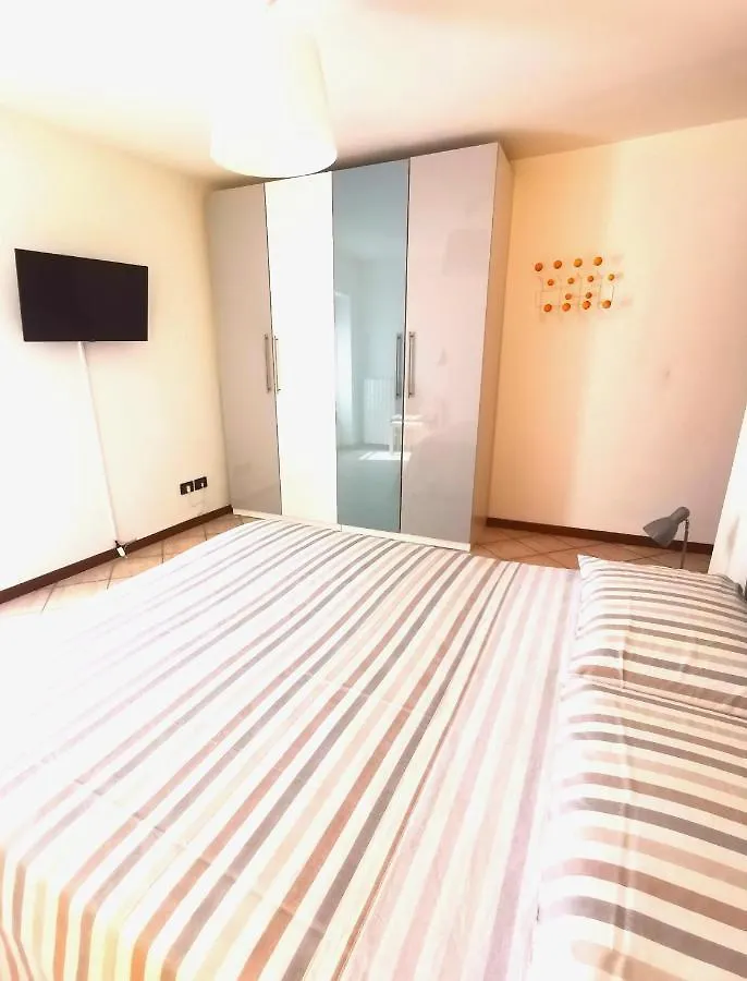 Old Town Apartment With Terrace - Live Love Lake Peschiera del Garda