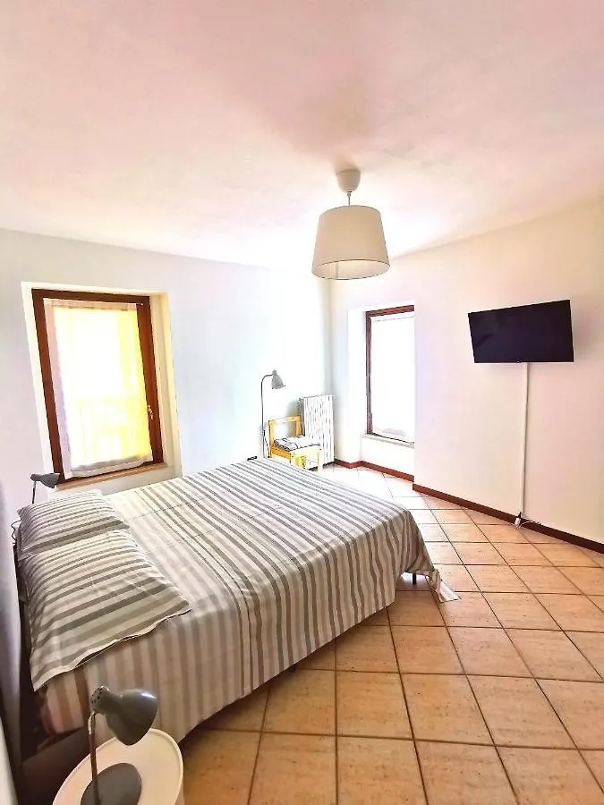 Old Town Apartment With Terrace - Live Love Lake Peschiera del Garda