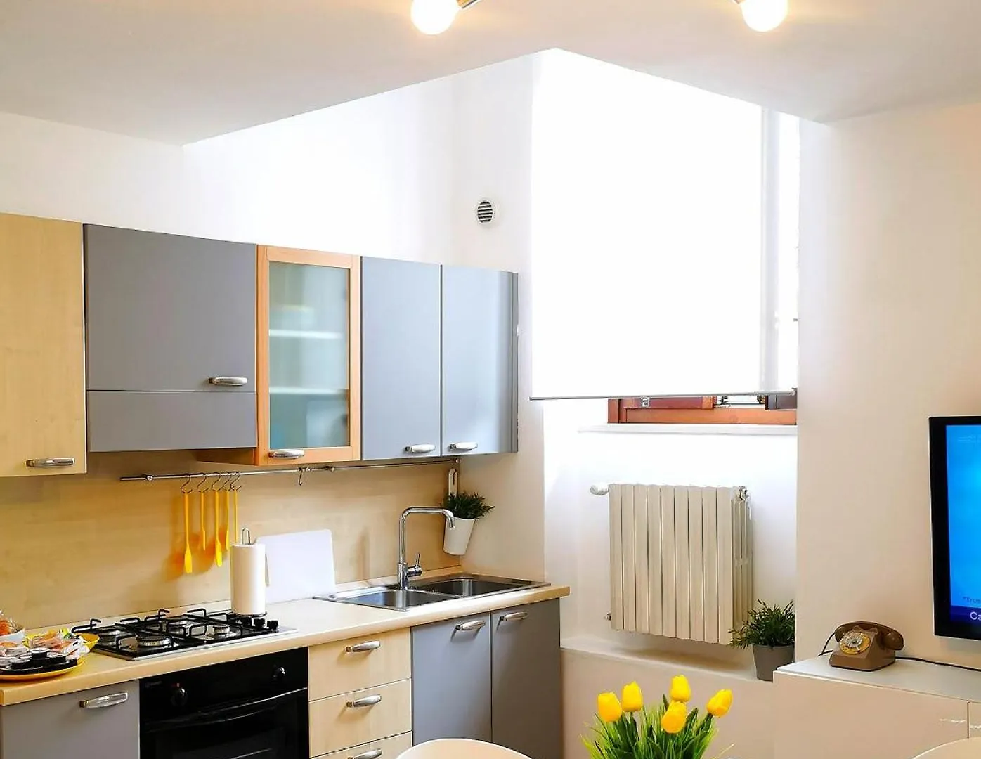 Old Town Apartment With Terrace - Live Love Lake Peschiera del Garda
